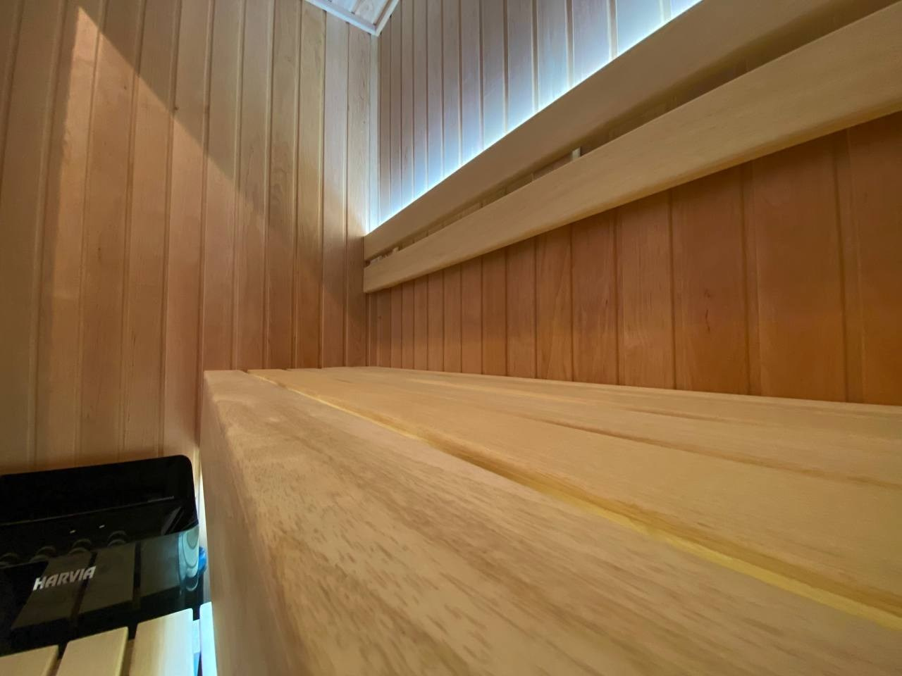 Сауна в квартире или «Впихнуть Невпихуемое»: ольха, африканский абаши, прогреваемые электрокаменкой Harvia Wall. SaunaTopMasters