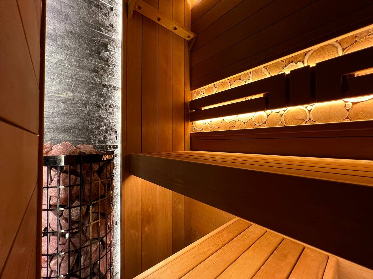Сауна в ЖК Автограф. Несмотря на небольшие габариты, парная легко вмещает всю семью. Сауна в квартире уже не роскошь. SaunaTopMasters