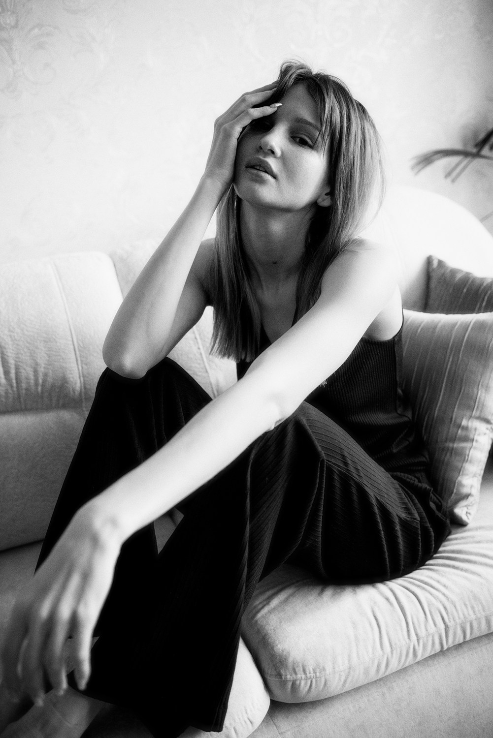 Домашняя фотосессия. Фотография красивой девушки на диване. Светлана Маликова.