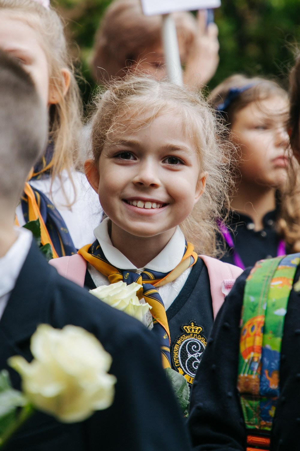 Школьники 1 сентября, линейка. Фотограф крещение венчание в Петербурге! Помогает подобрать храм и посоветовал душевного батюшку в СПб