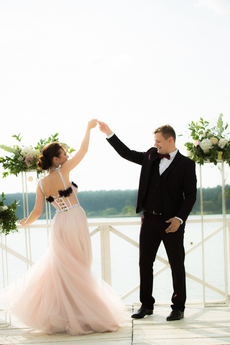 Примеры свадебных платьев. Модельер Евгений Бременев