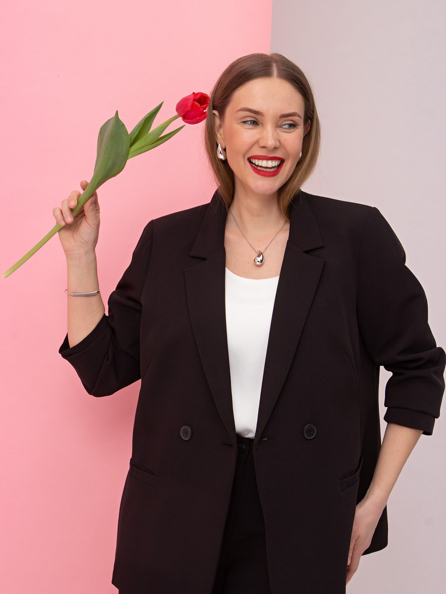 ЛИЗА +SIZE. Продающий контент для маркетплейсов и e-commerce «под ключ»