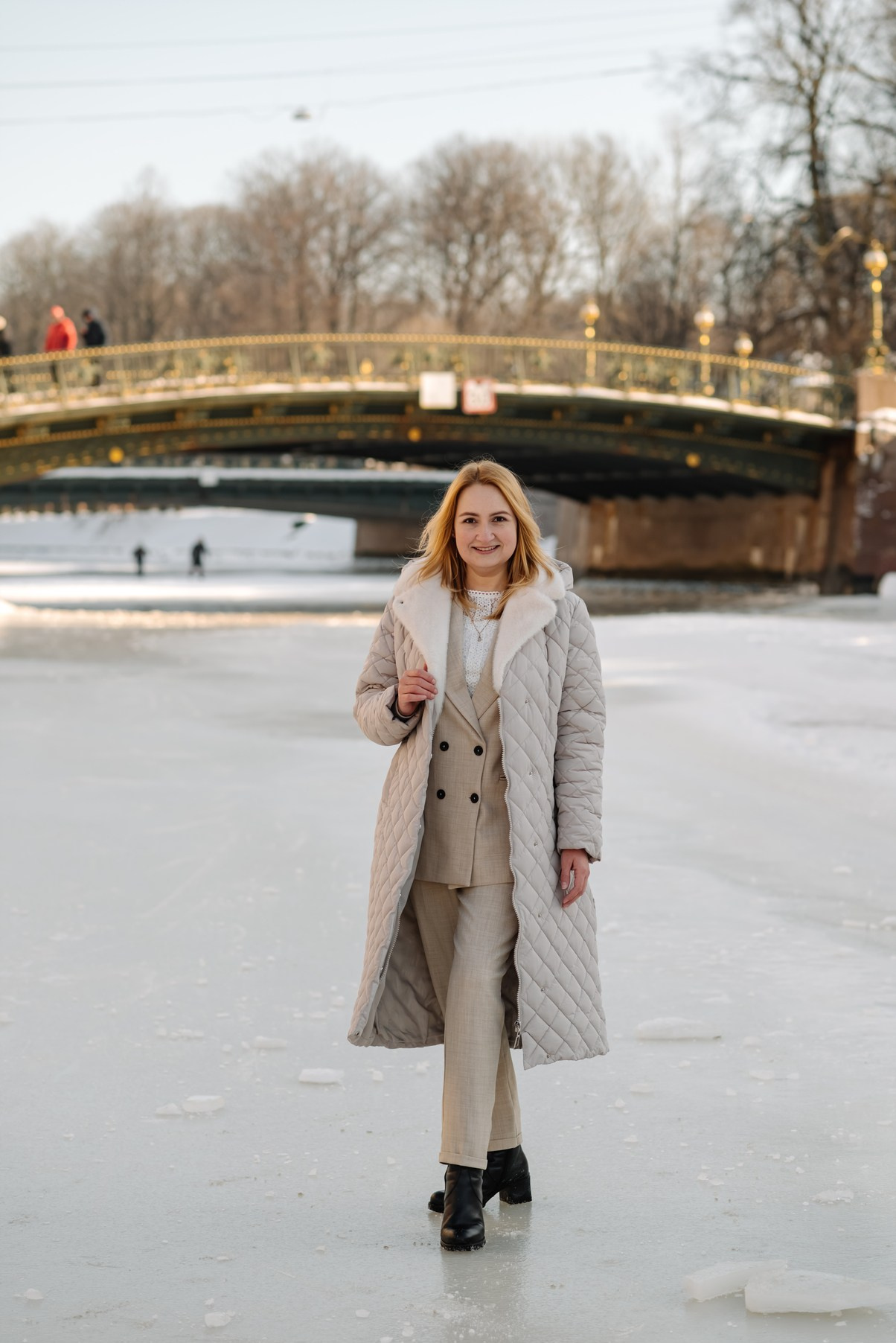 Прогулка с цветами по улицам и каналам. Свадебный и семейный фотограф в Санкт-Петербурге Елена Худякова