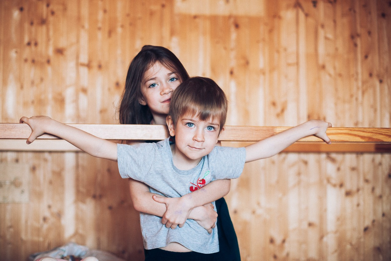 Брат и сестра. Фотограф Денис Денисов