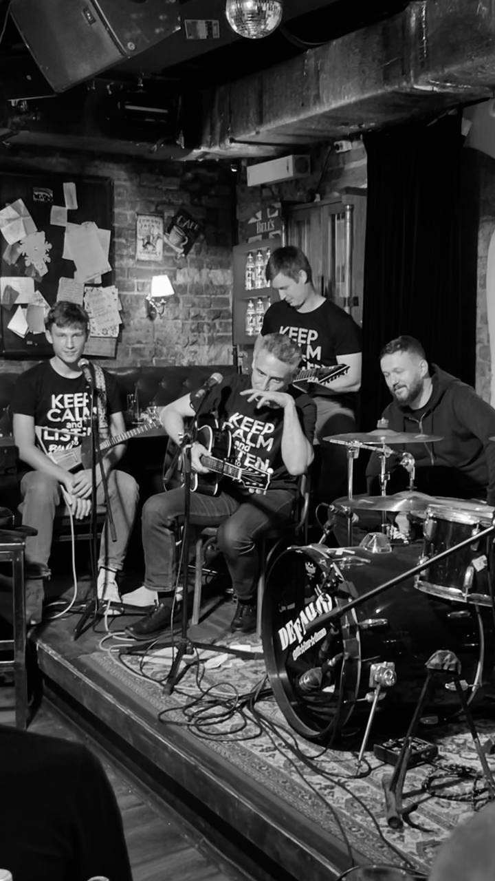 DeFaqto 15.10.2025. Московская кавер-группа BankBand