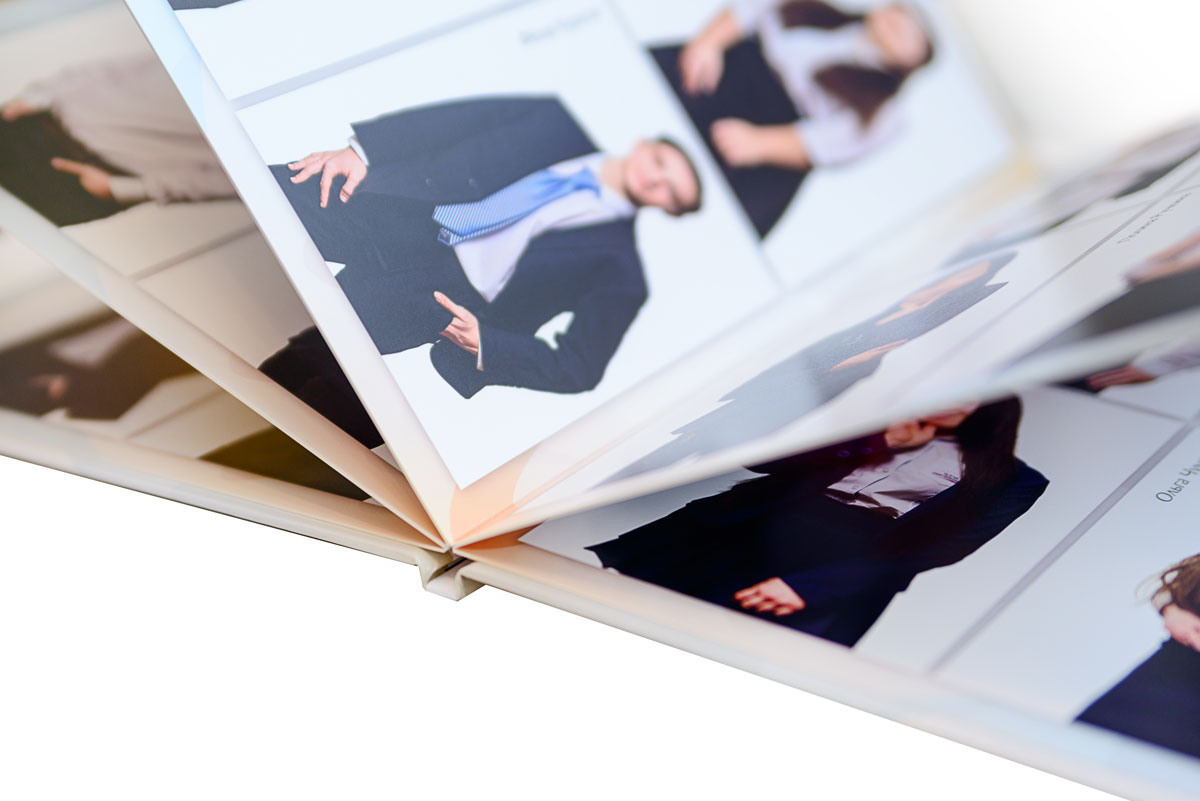 Школьный фотоальбом «Цветная волна». Фотограф Анастасия Дерий. Каталожная фотосъёмка в Москве