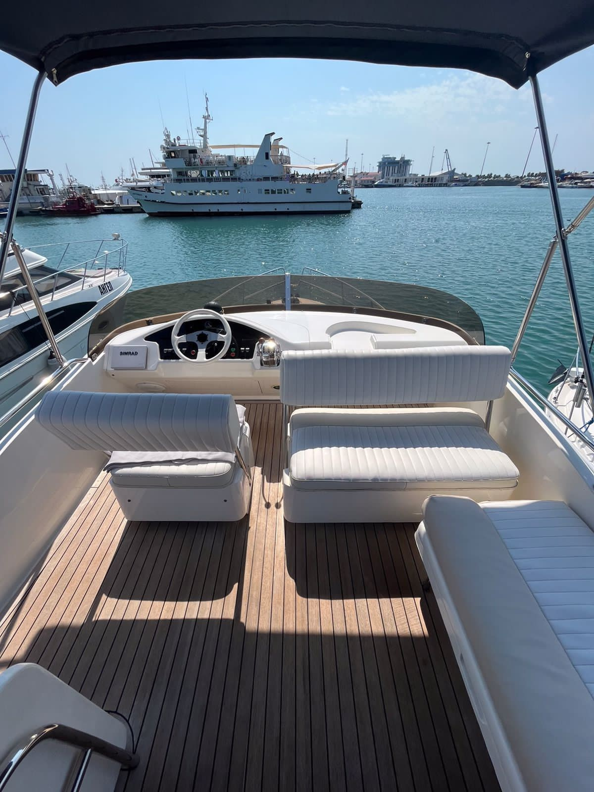 Яхта Уно Аренда Яхты в Сочи Яхтанаморе YACHTNAMORE YACHTANAMORE