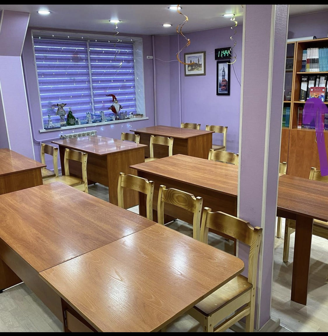 08:00 — скоро придут дети на занятия. LinguaCentrePro