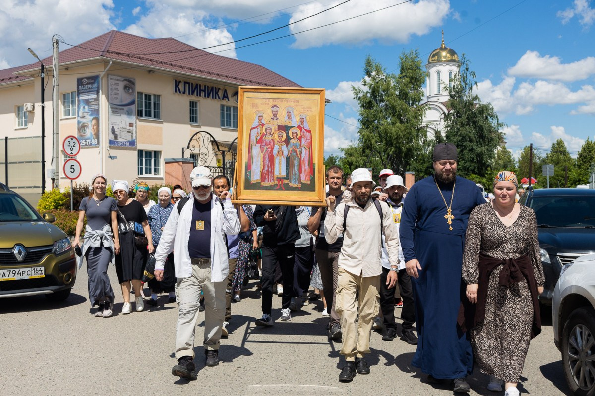 Архиерейское Богослужение в Неделю 4-ю по Пятидесятнице. Саратовское Северо-Западное благочиние