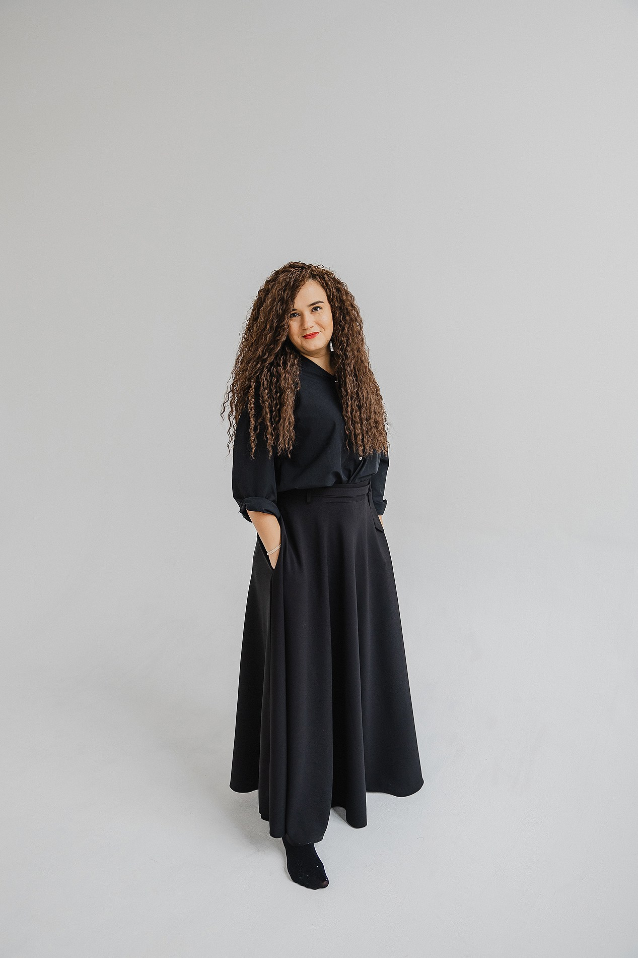 Семейная фотосессия на белом фоне. Фотограф Олеся Жомер