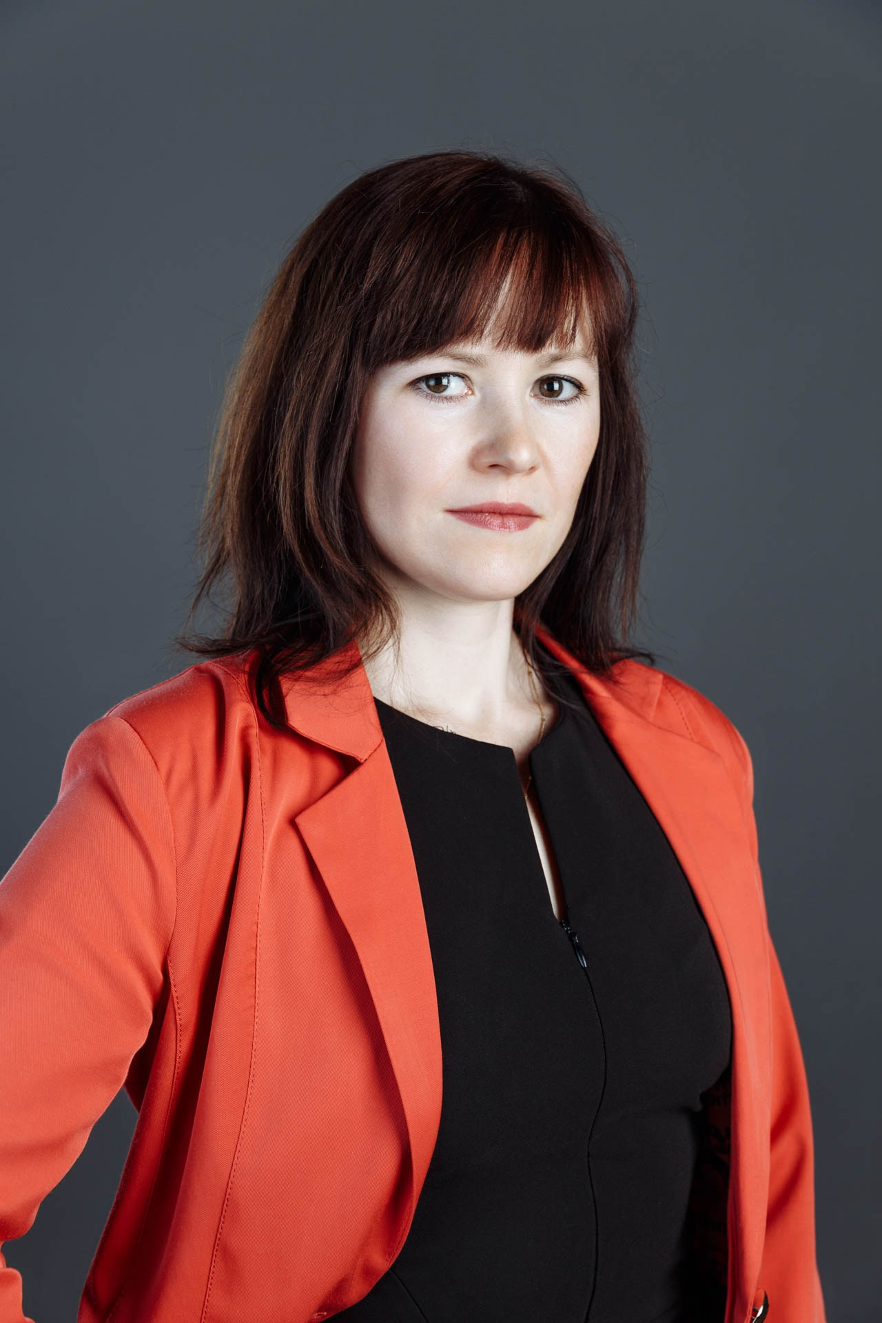 Бизнес-портреты сотрудников для сайта страховой компании InsFamily. Событийный фотограф Максим Бескоровайновнов