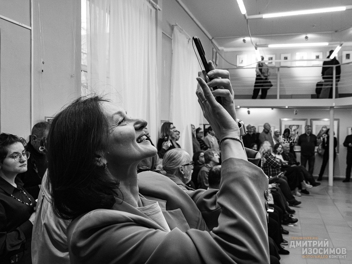 Открытие выставки Олега Яхнина