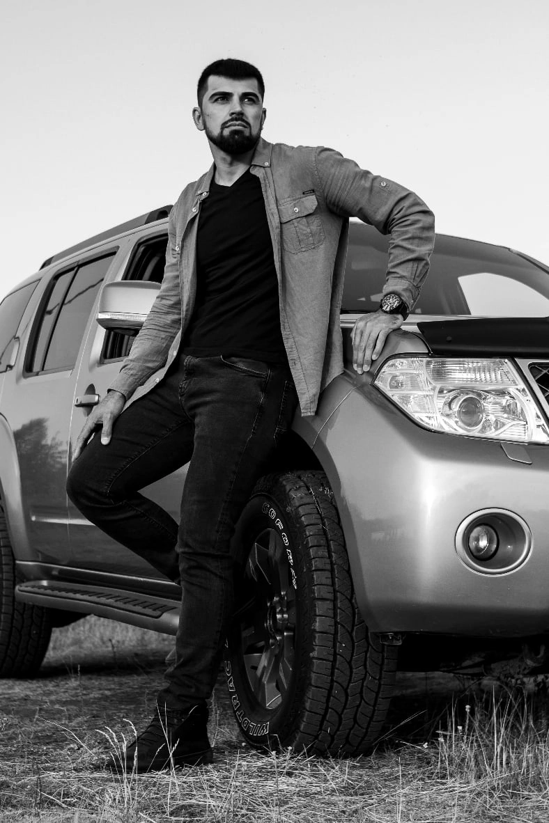 В машине. Для тех, кто не ждёт удачи, а создаёт её. Каждая фотосессия — это твой момент, твой стиль, твой успех. 📸