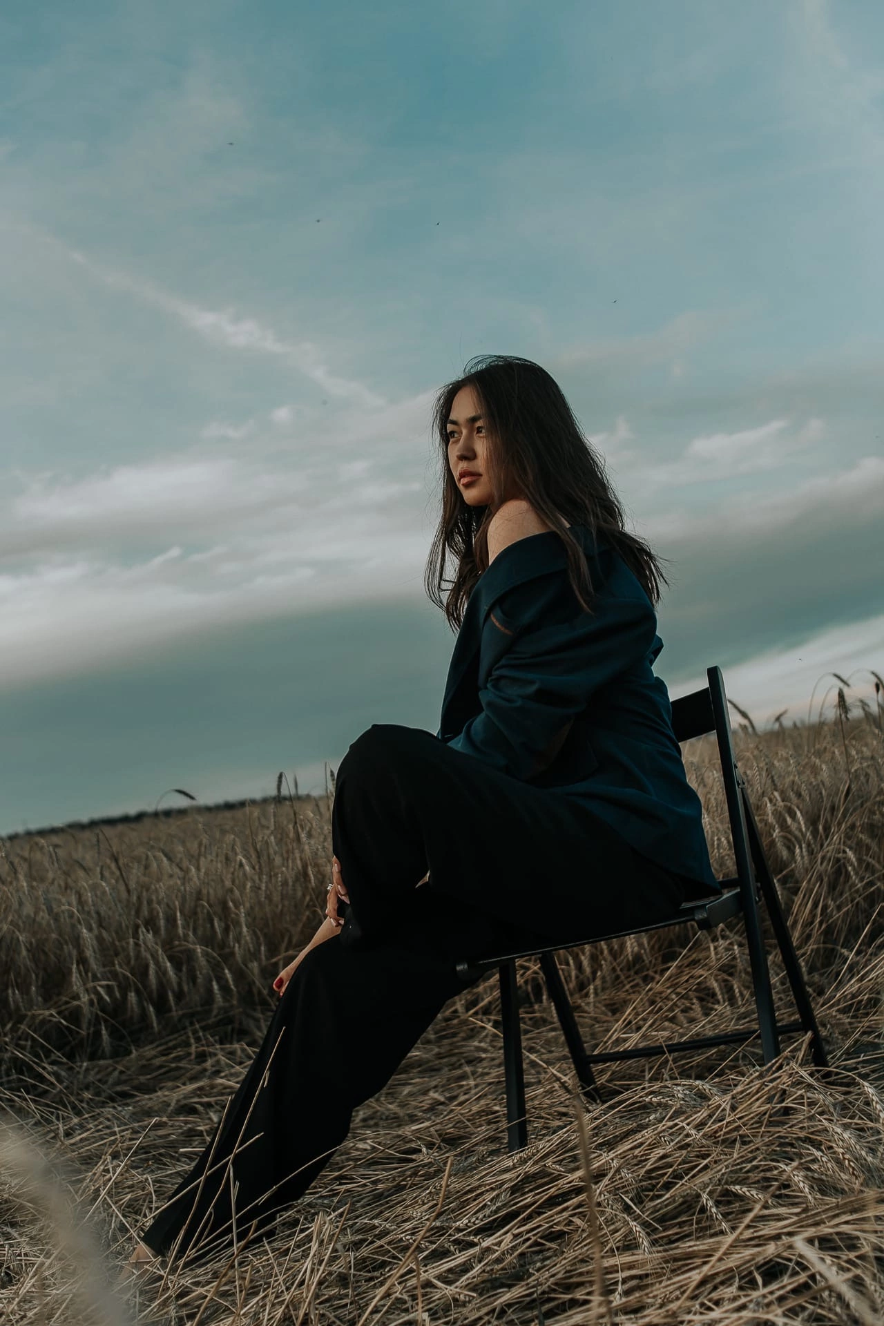 В поле. Для тех, кто не ждёт удачи, а создаёт её. Каждая фотосессия — это твой момент, твой стиль, твой успех. 📸