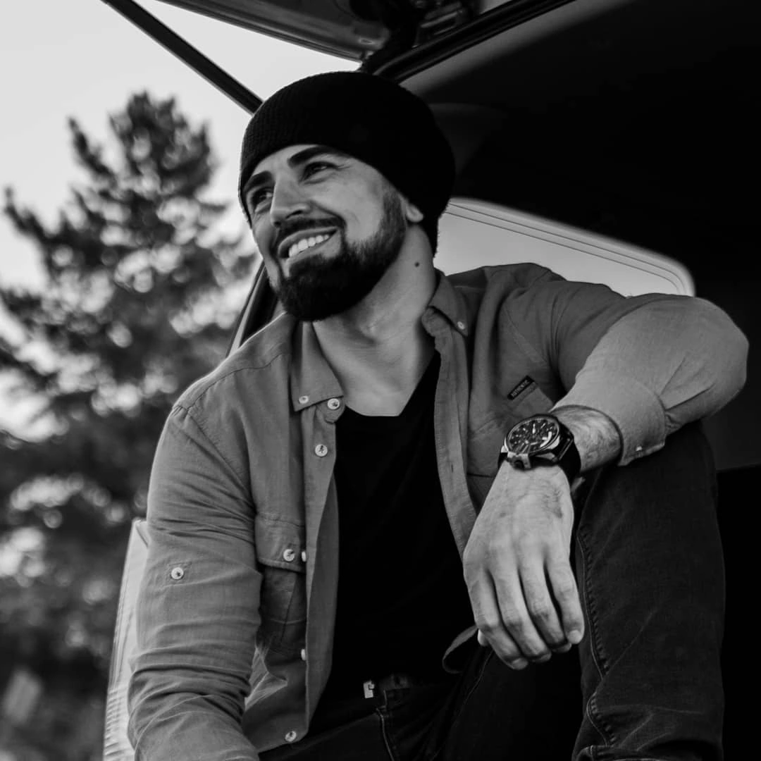 В машине. Для тех, кто не ждёт удачи, а создаёт её. Каждая фотосессия — это твой момент, твой стиль, твой успех. 📸