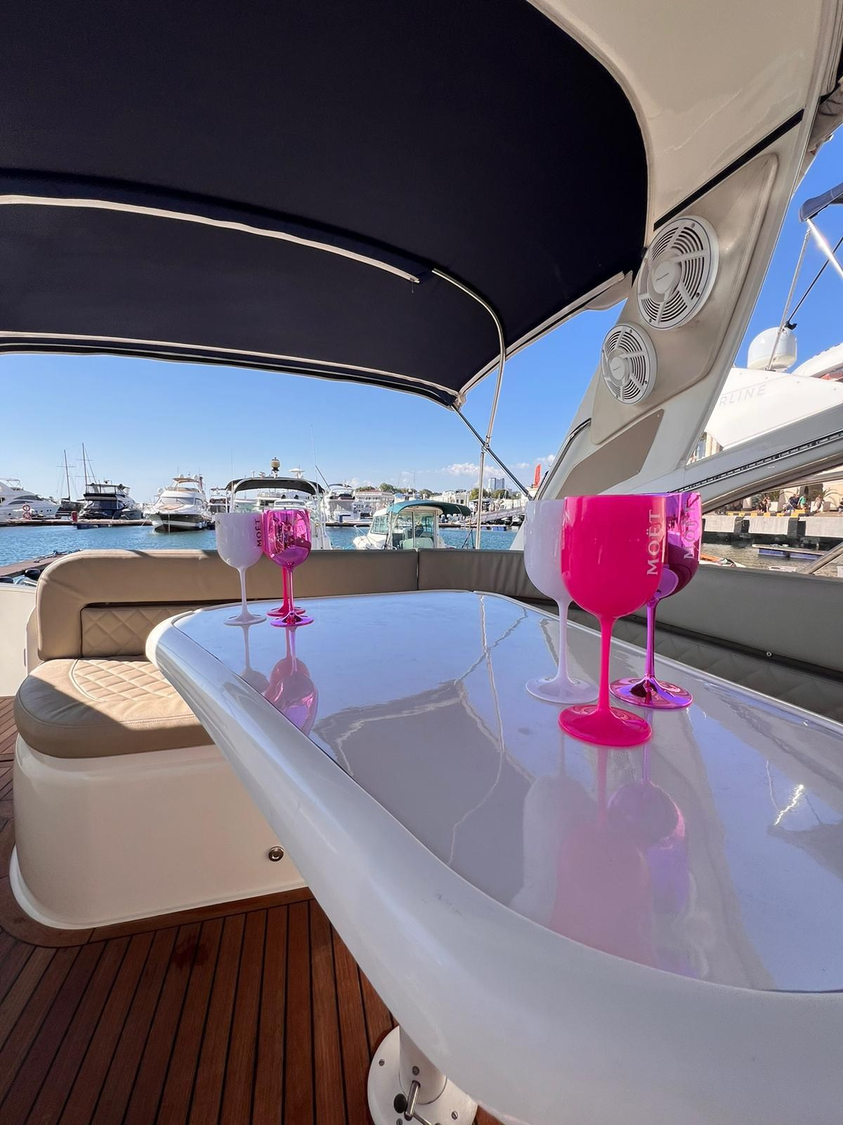 КОМФОРТ КАТЕРА В СОЧИ. Аренда Яхт в Сочи от Эконом до Премиум Класса