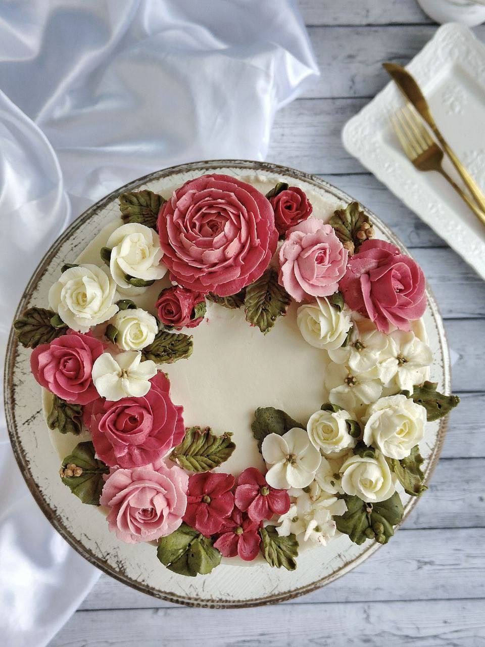 Работы учениц. Аникина Юлия / Кремовая флористика в корейской технике