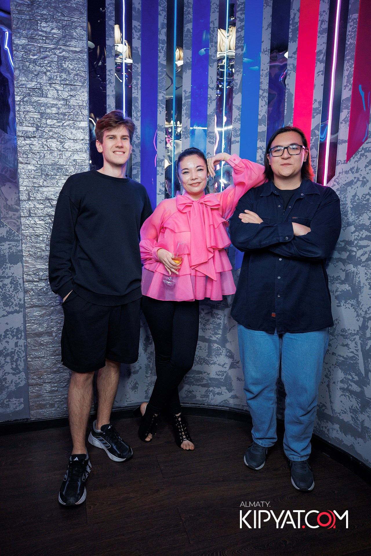 Ухо и Медведь на Гагарина. КИПЯТКОМ АЛМАТЫ!