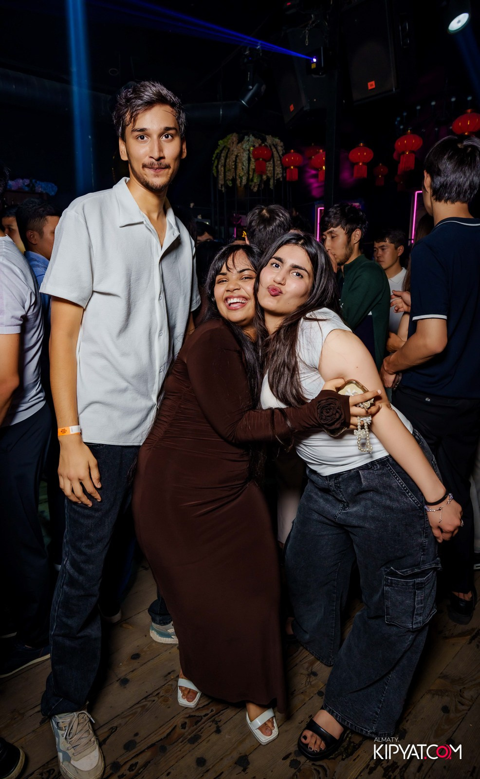 UYAT EMES BAR. КИПЯТКОМ АЛМАТЫ!