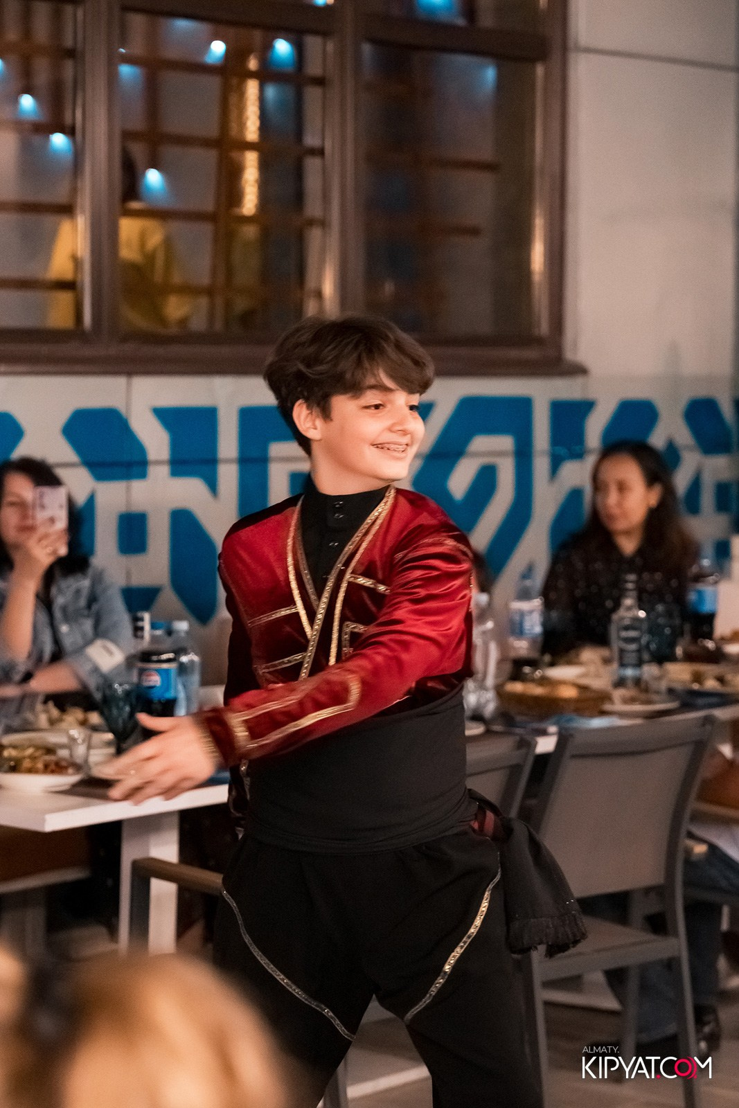 ОТКРЫТИЕ ЛЕТНЕЙ ТЕРАССЫ В РЕСТОРАНЕ ЛАРИСС ИВАННУ ХАЧУ. КИПЯТКОМ АЛМАТЫ!