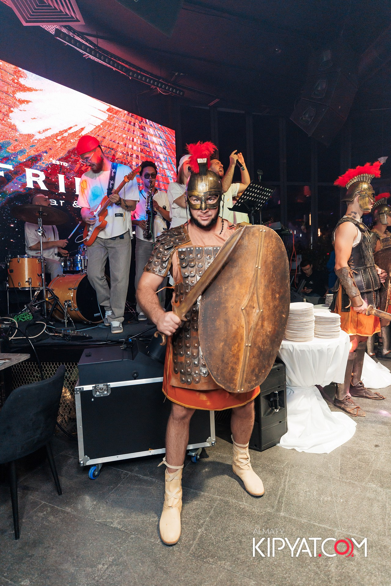 Friends bar & terrace. КИПЯТКОМ АЛМАТЫ!