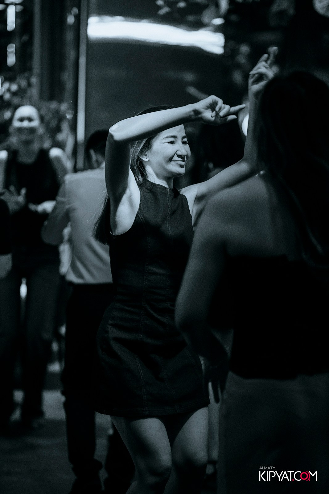 FRIENDS BAR & TERRACE. КИПЯТКОМ АЛМАТЫ!