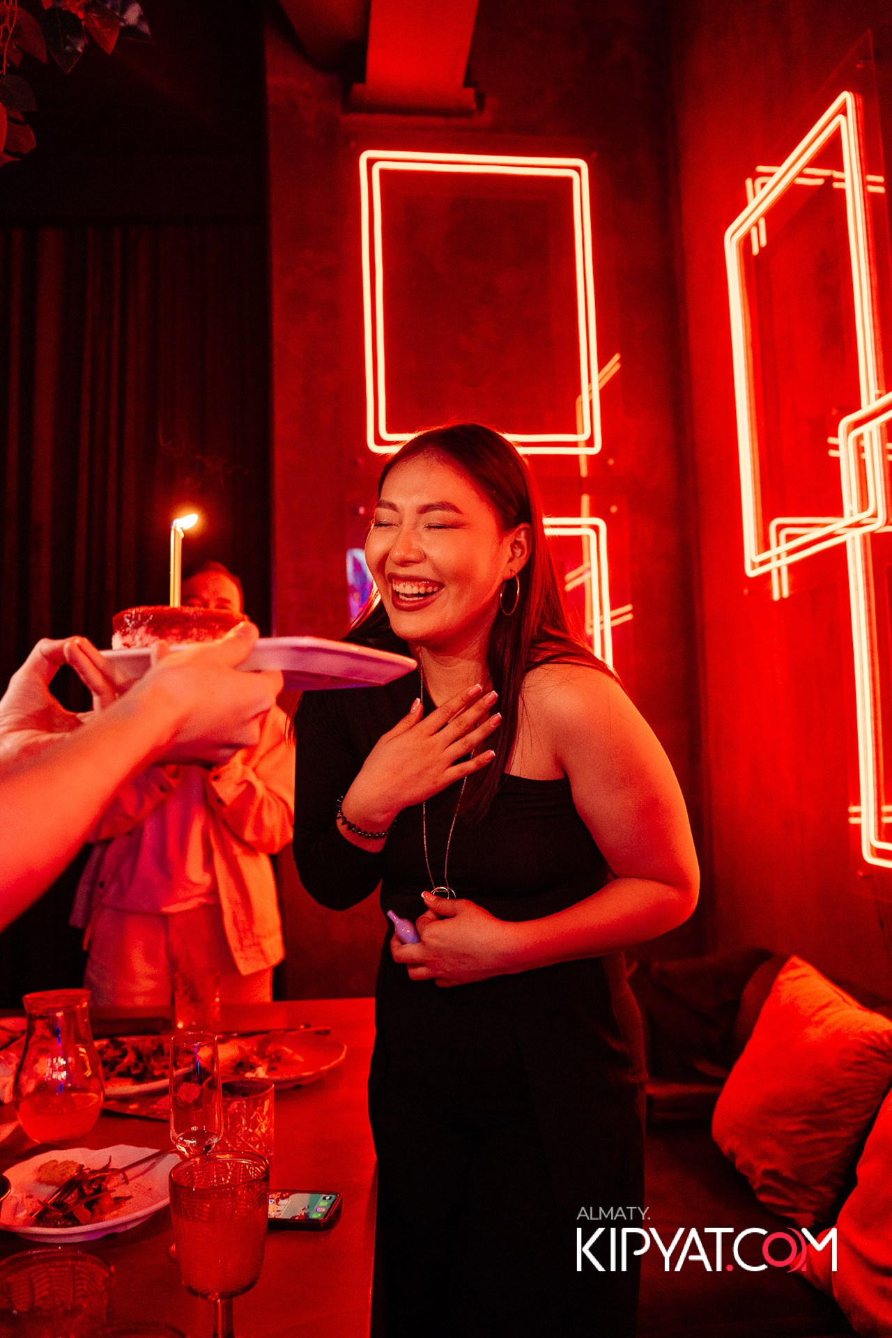 ДОРОГАЯ, Я НА ПИЛ. КИПЯТКОМ АЛМАТЫ!