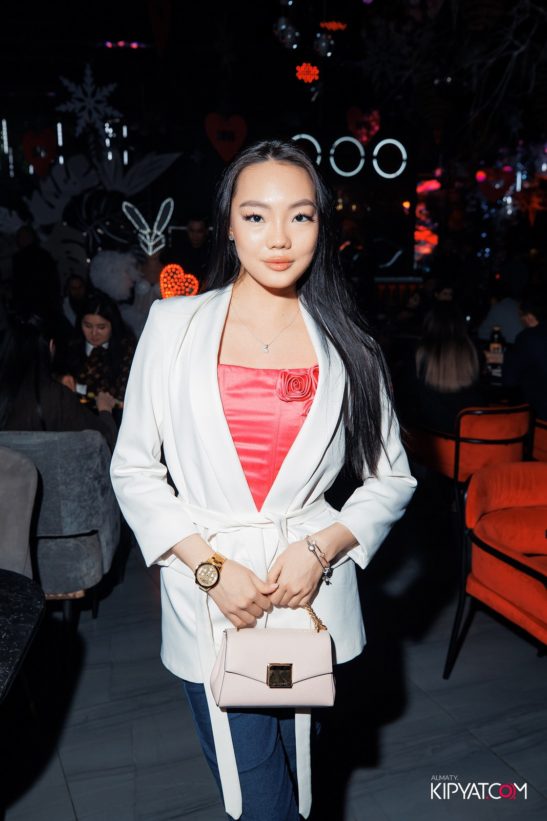 FRIENDS BAR & TERRACE. КИПЯТКОМ АЛМАТЫ!