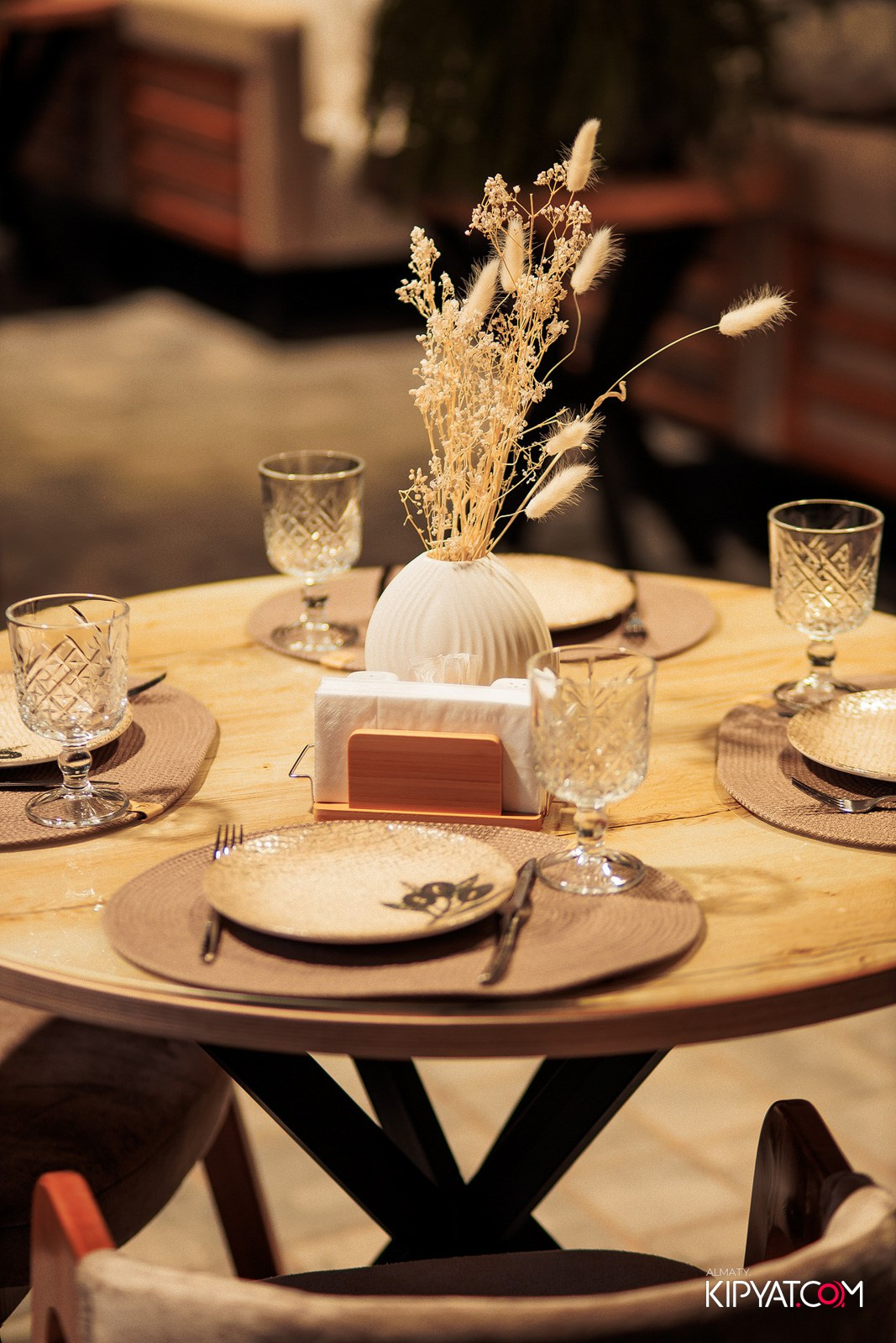 FRIENDS BAR & TERRACE. КИПЯТКОМ АЛМАТЫ!