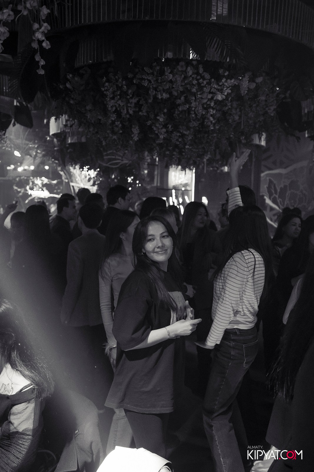 FRIENDS BAR & TERRACE. КИПЯТКОМ АЛМАТЫ!