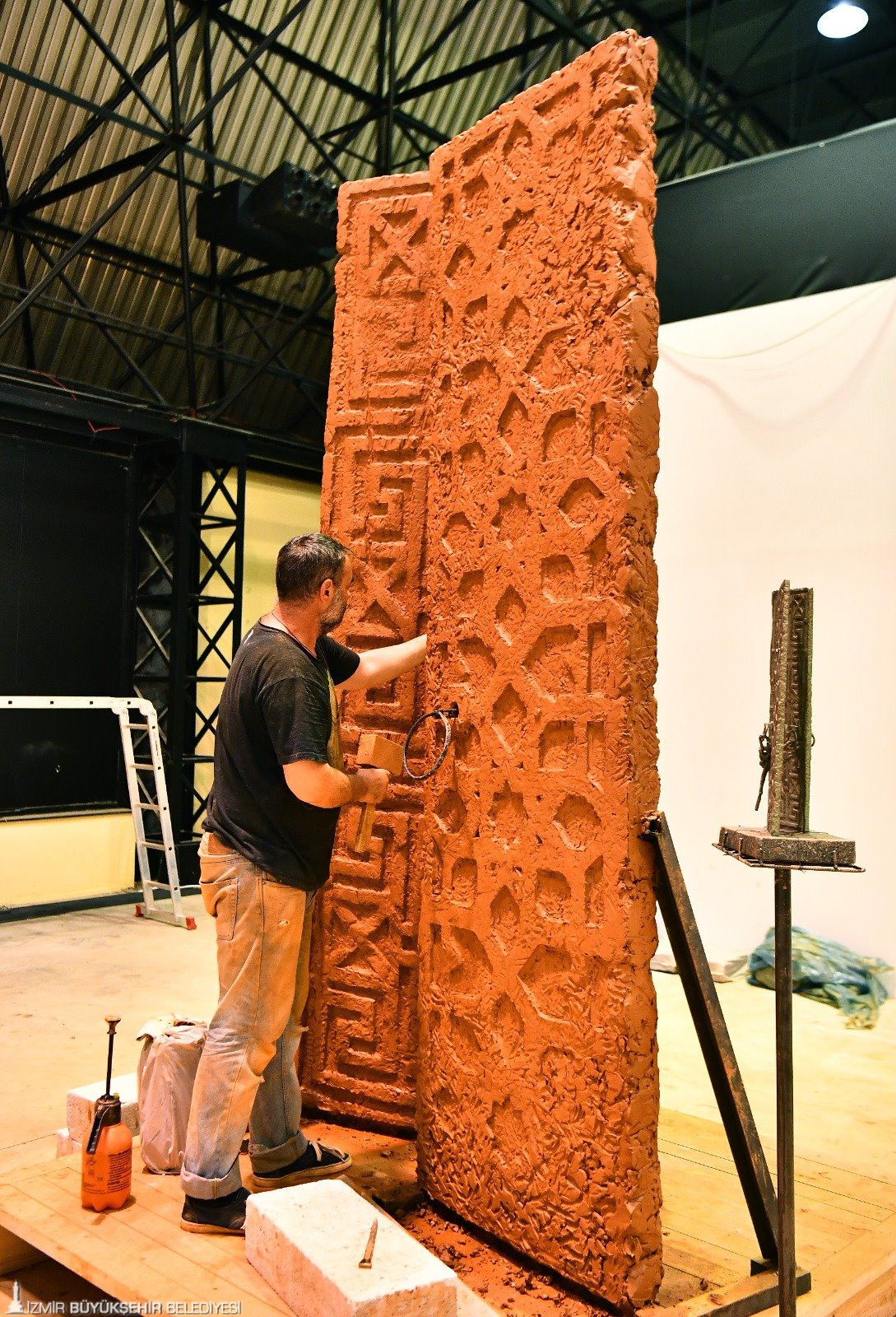 Двери родного дома, 2021, Измир (Турция). Скульптор Сергей Оганов, Беларусь