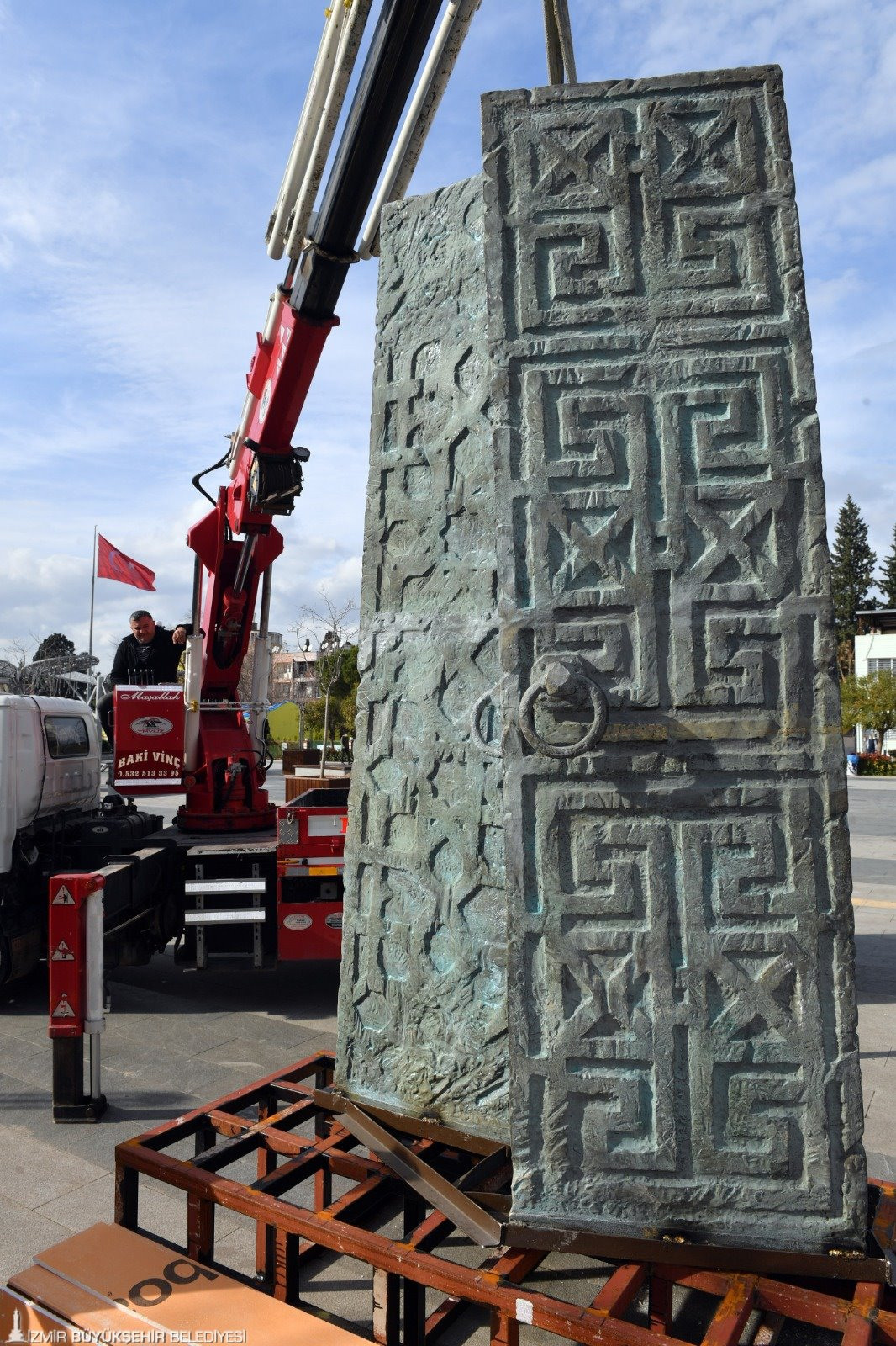 Двери родного дома, 2021, Измир (Турция). Скульптор Сергей Оганов, Беларусь