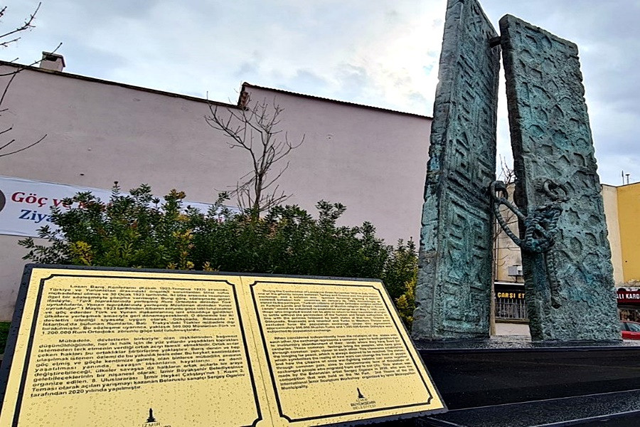 Двери родного дома, 2021, Измир (Турция). Скульптор Сергей Оганов, Беларусь