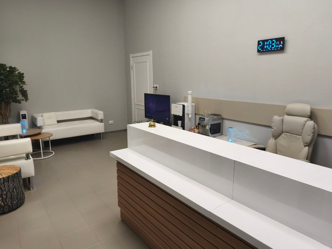 Зона для потетителей. ПРИЗМА — фотостудия с оборудованием для фотосъемок в Екатеринбурге