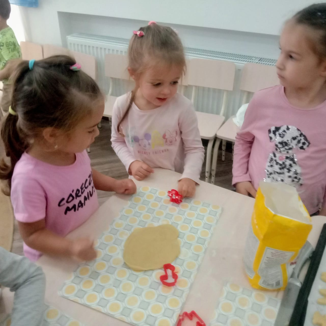 Готовим пироженки ❤️. Детский сад «Эврика»