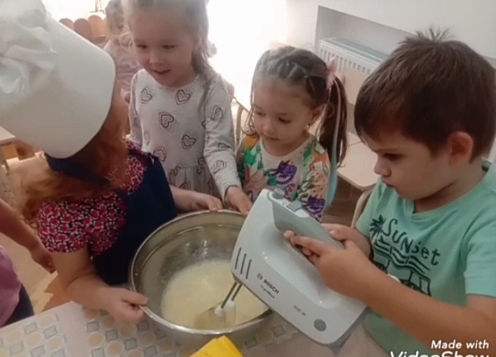 Готовим пироженки ❤️. Детский сад «Эврика»