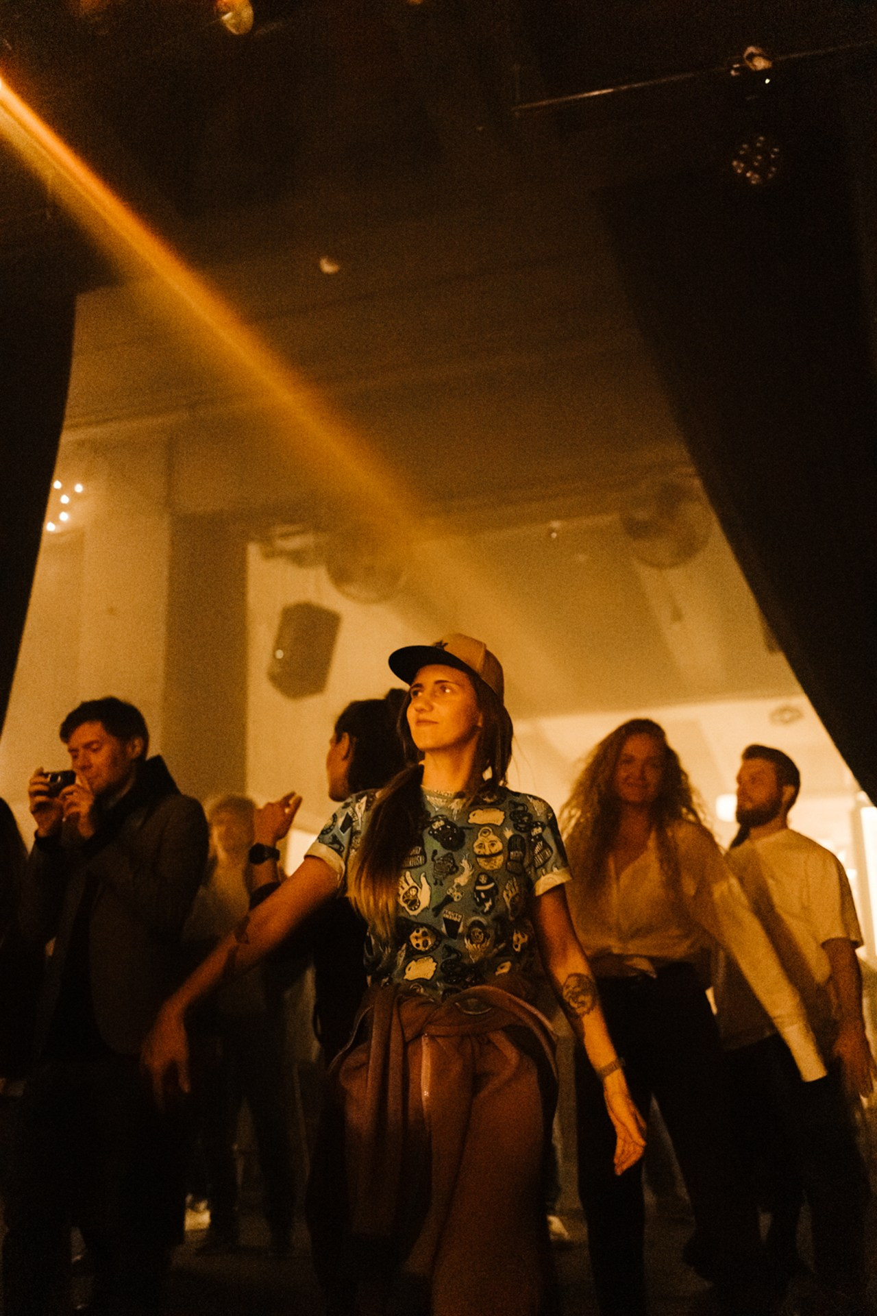 Long Arm. VICTORIA SHU