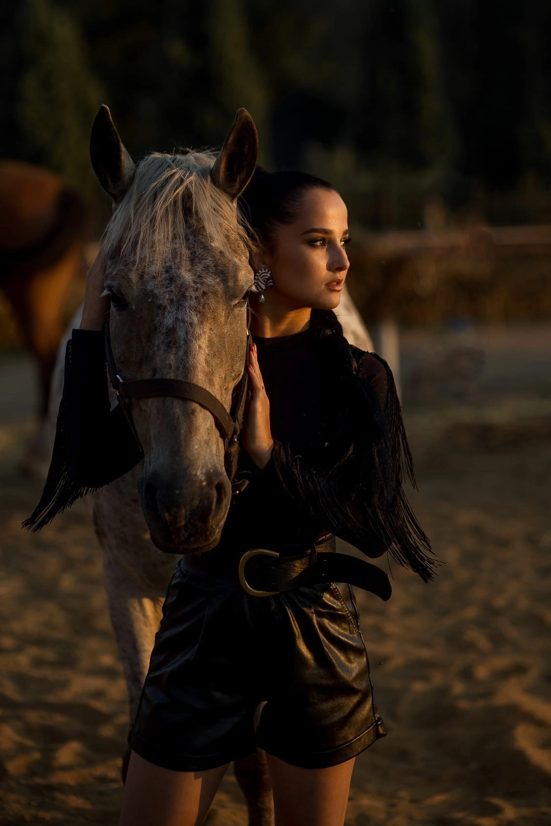 Фотосессии с лошадьми , фотографии с лошадьми , девушка и лошадь, ранчо аванпост, ранчо, конюшня, конюшня в Москве. , лошади, фотодевичники, фотограф в Москве, фотосессии в Москве 