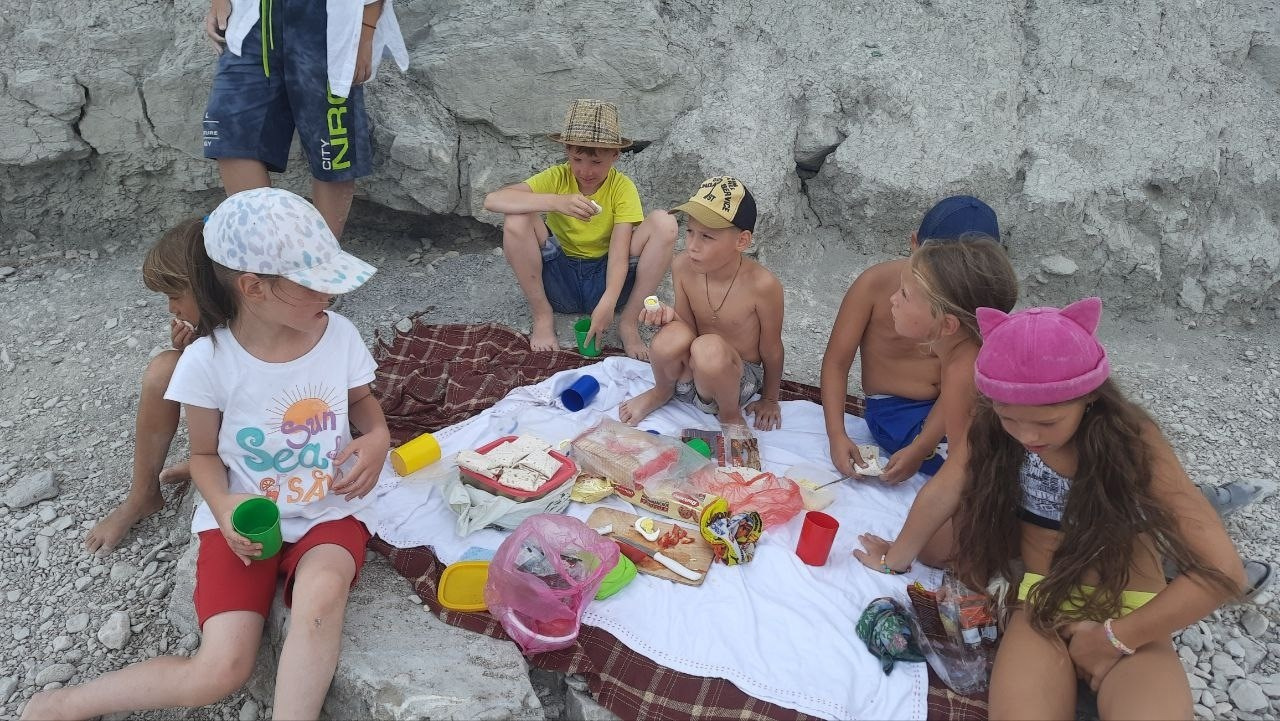 Детский лагерь в Крыму в Феодосии. Спортивно оздоровительные программы. Правильное питание. Семейный центр на море