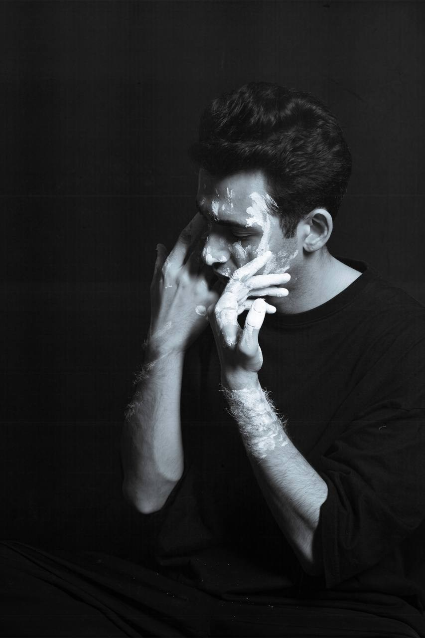 Эмоции. Краска и красные нити. Мари — фотограф и видеограф из Москвы