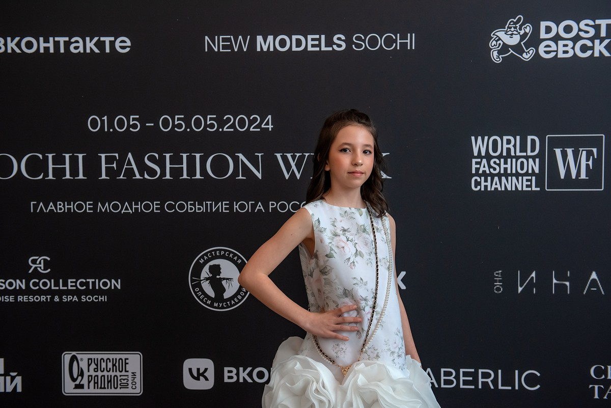 SochiFashionWeek2024 дизайнер Анохина. Семейный и коммерческий фотограф в Сочи Александр Бодунов