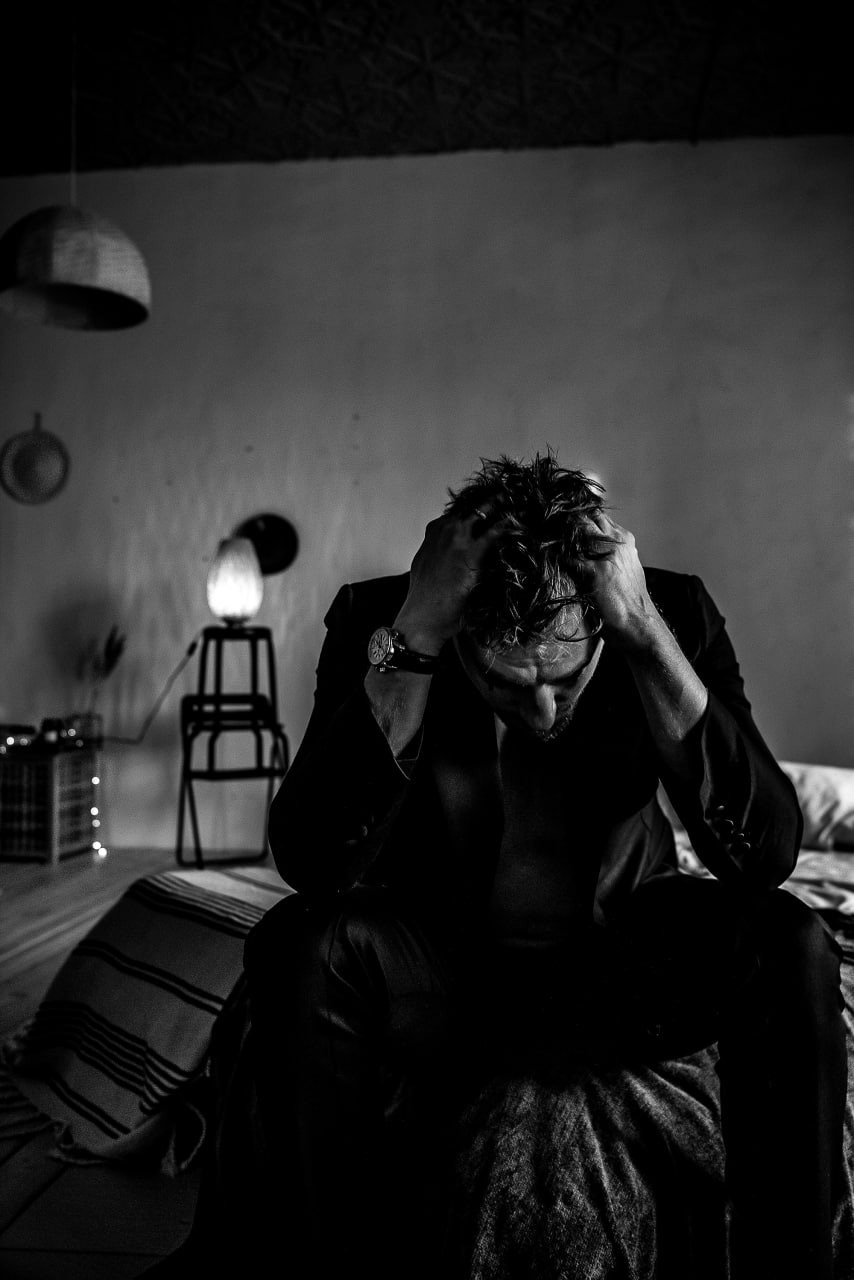 черно-белый мужской портрет со смыслом