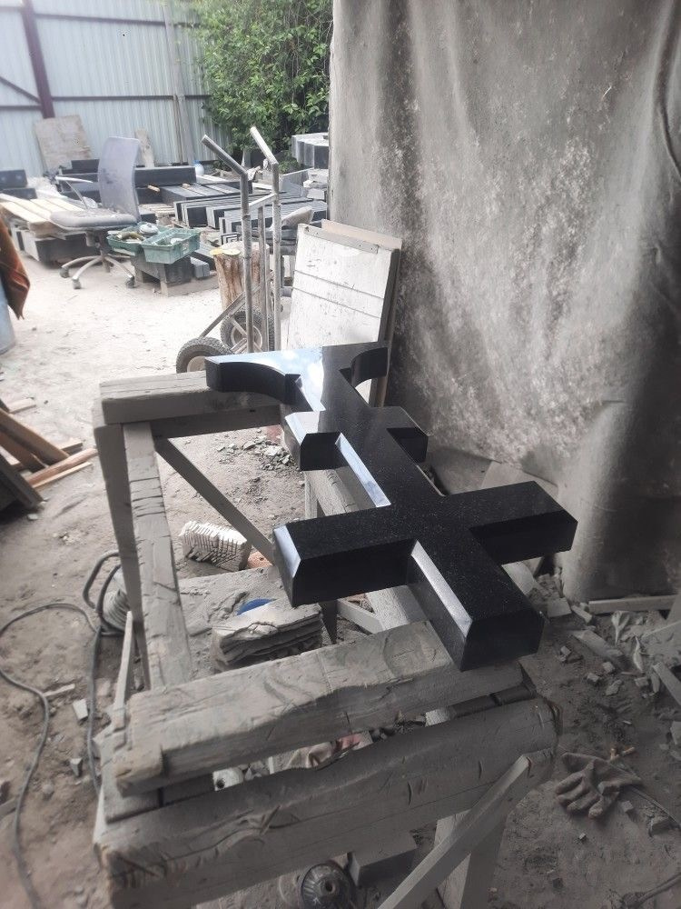 Фото с производства. Изготовление и установка памятников в Москве и МО