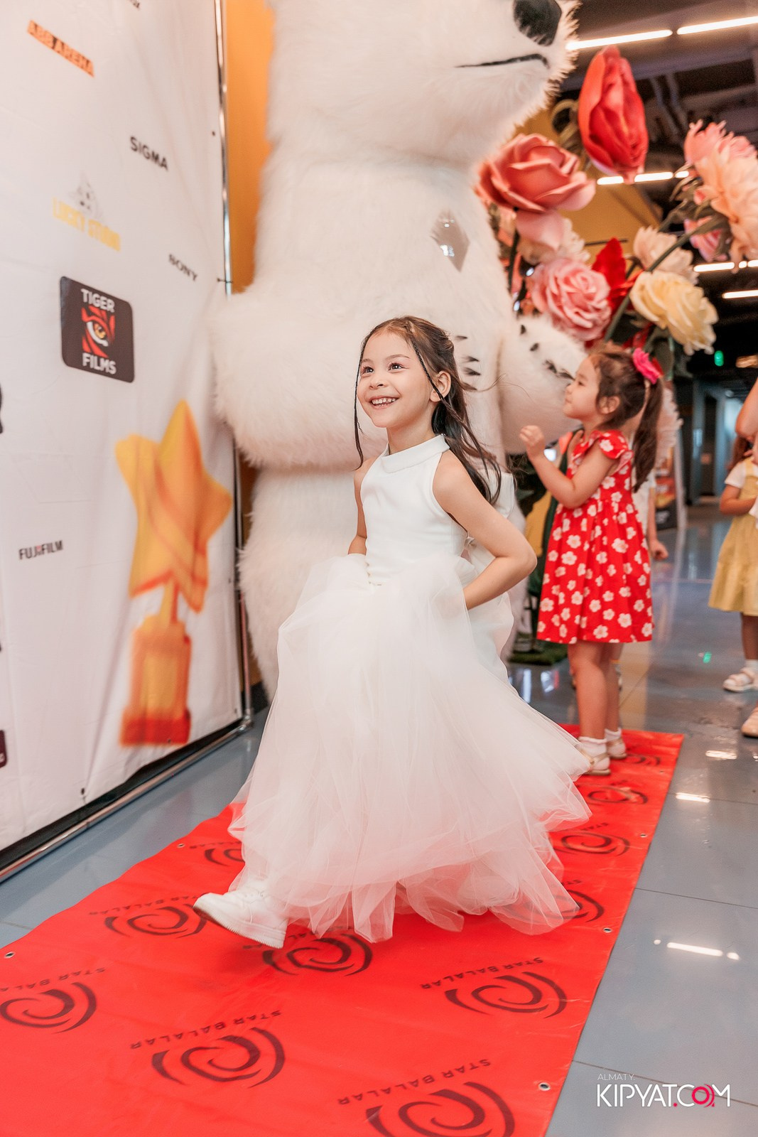 ПРЕЗЕНТАЦИЯ 10 ГРУППЫ КИНОПРОЕКТА STARBALALAR. КИПЯТКОМ АЛМАТЫ!