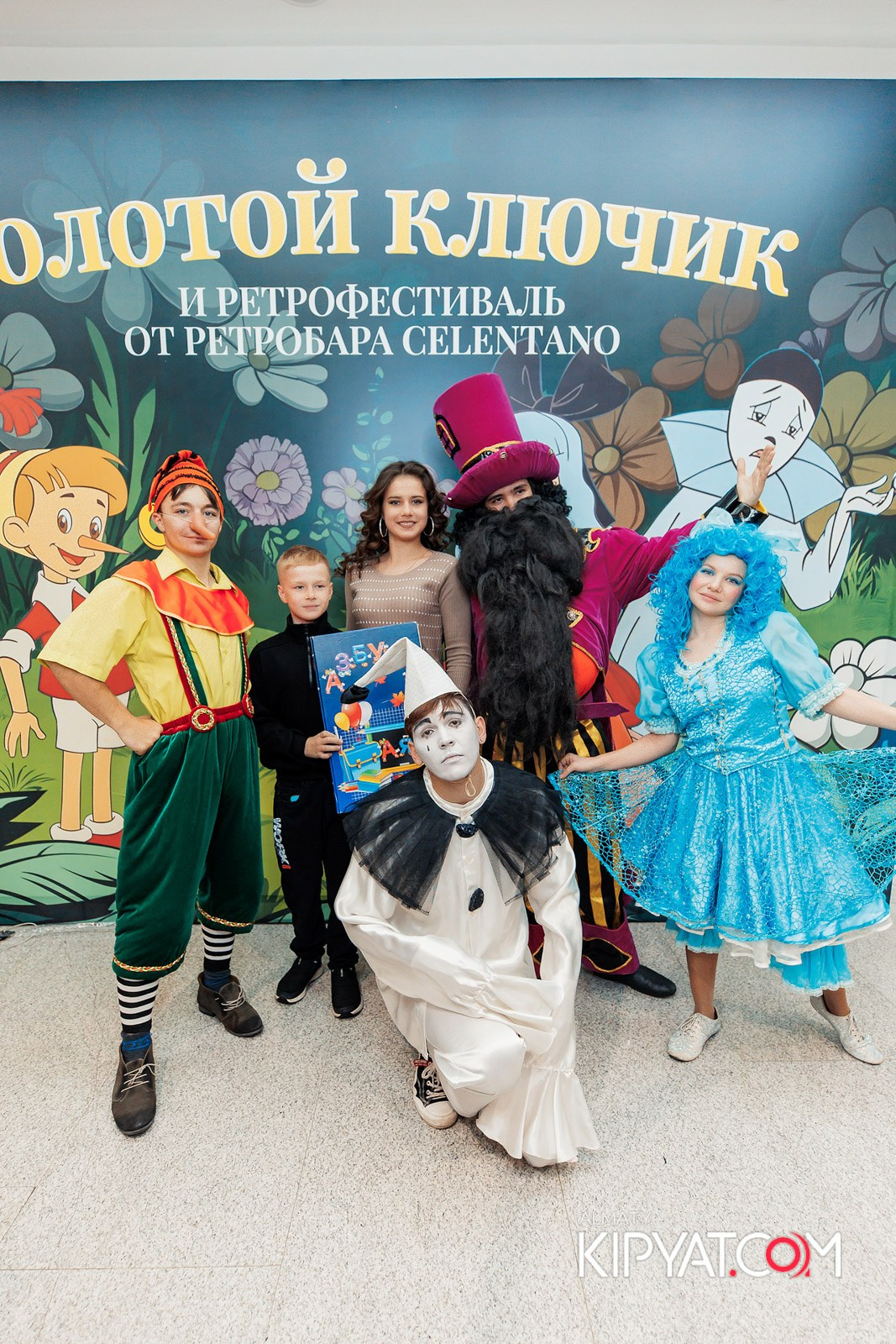 ЗОЛОТОЙ КЛЮЧИК И РЕТРОФЕСТИВАЛЬ ОТ РЕСТОБАРА CELENTANO. КИПЯТКОМ АЛМАТЫ!