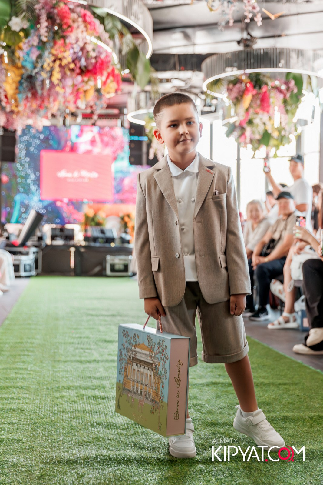 PROM KIDS FASHION SHOW. КИПЯТКОМ АЛМАТЫ!