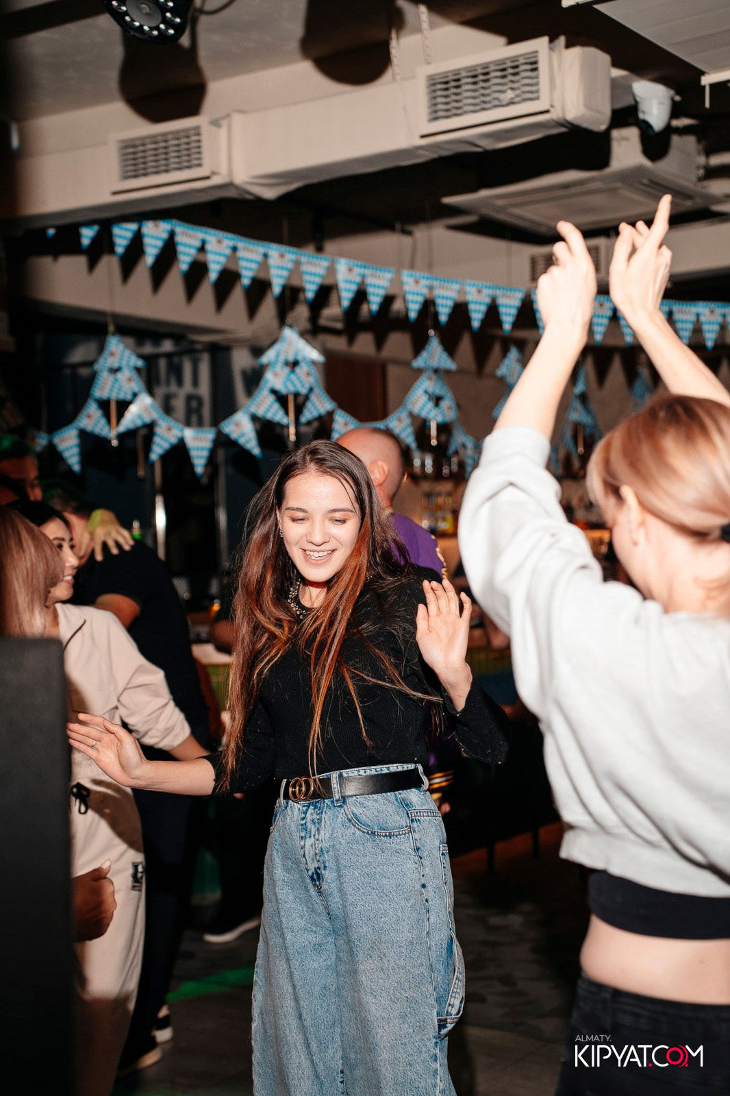 OKTOBERFEST — ПИНТА НА СЕЙФУЛЛИНА. КИПЯТКОМ АЛМАТЫ!