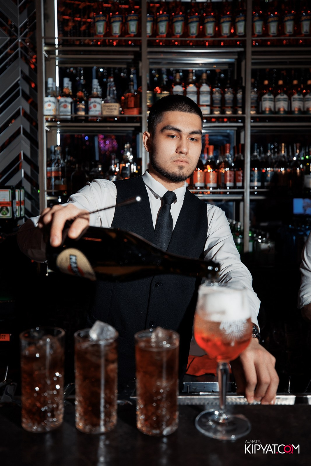 FRIENDS BAR & TERRACE. КИПЯТКОМ АЛМАТЫ!