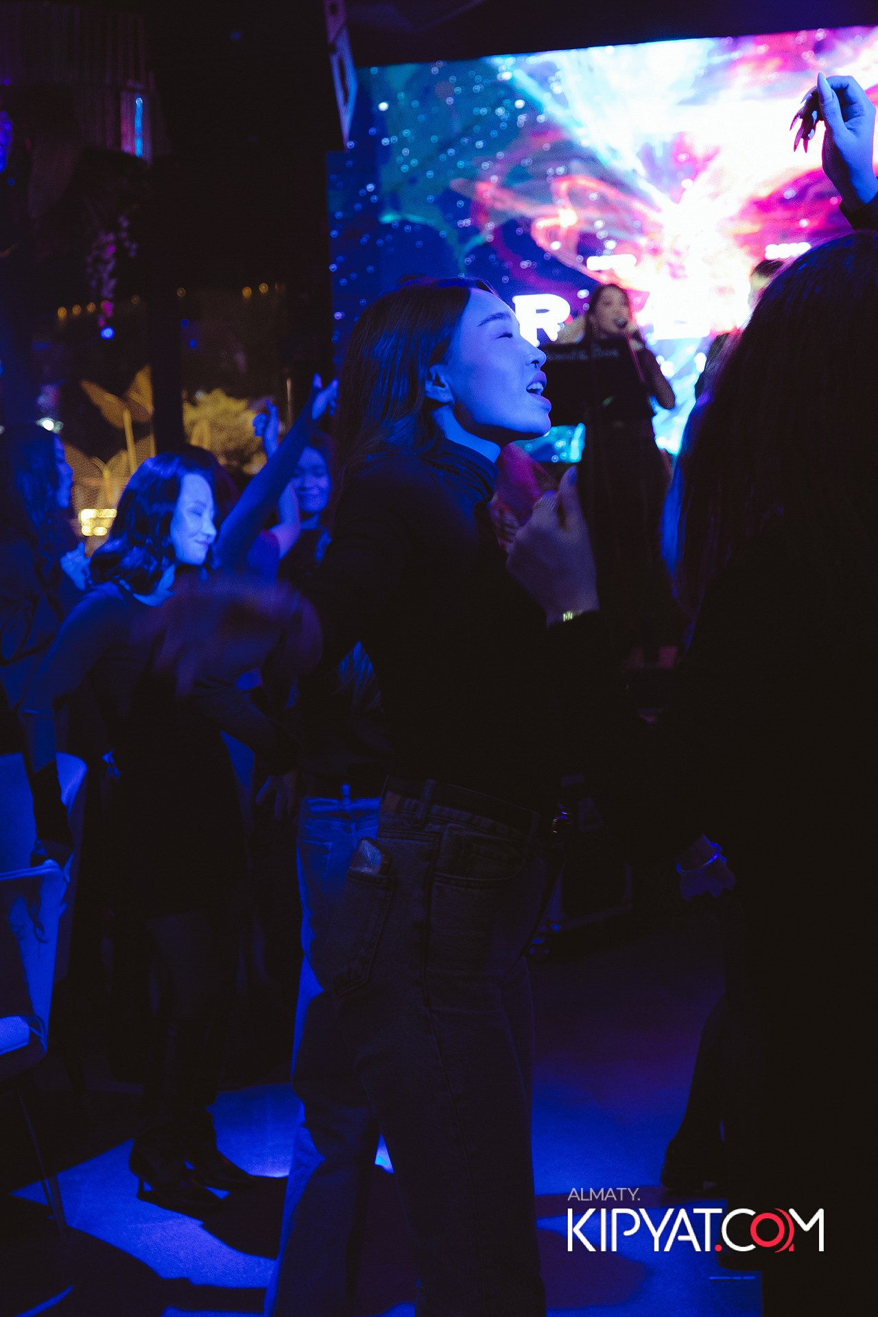 FRIENDS BAR & TERRACE. КИПЯТКОМ АЛМАТЫ!