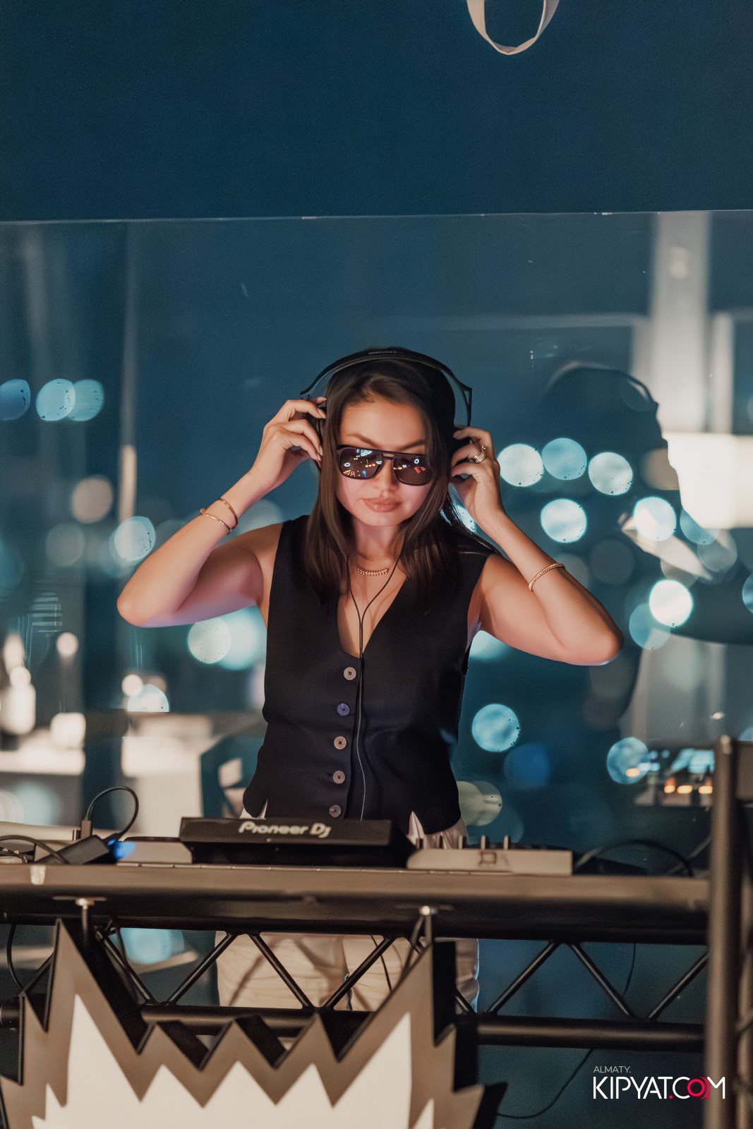 ВЫСТУПЛЕНИЕ DJ SUNQAR DJ BONI В SUNQAR BAR & RESTAURANT. КИПЯТКОМ АЛМАТЫ!